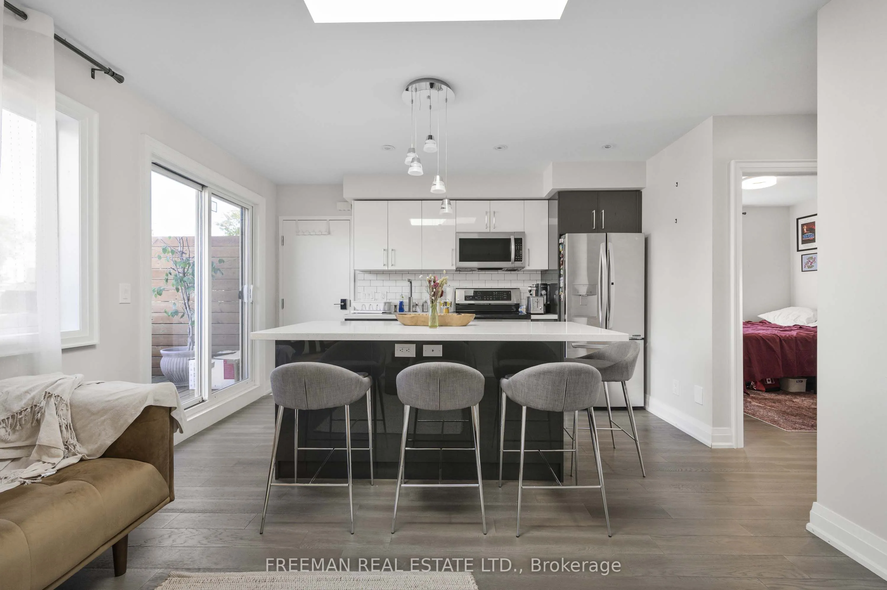 49 Beatrice Street, ON M6J 2T2