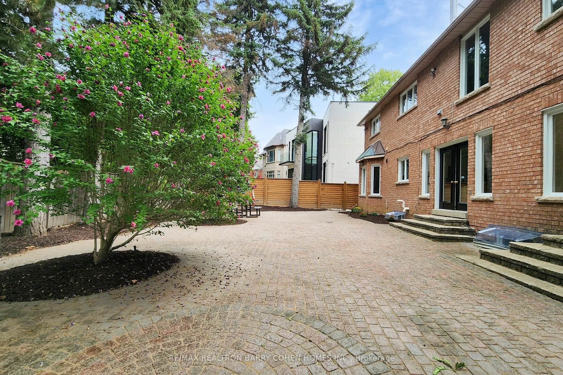 12 Larkfield Drive, ON M3B 2H1