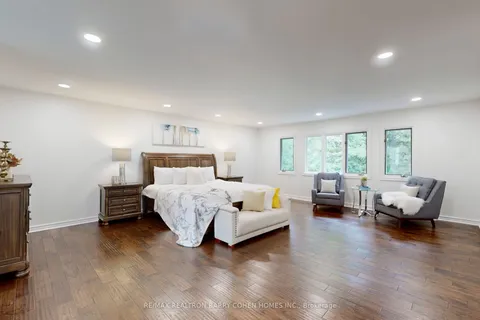 12 Larkfield Drive, ON M3B 2H1