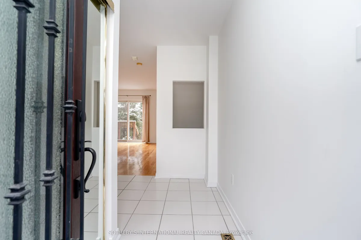 58A Poulett Street, ON M5A 1Z5