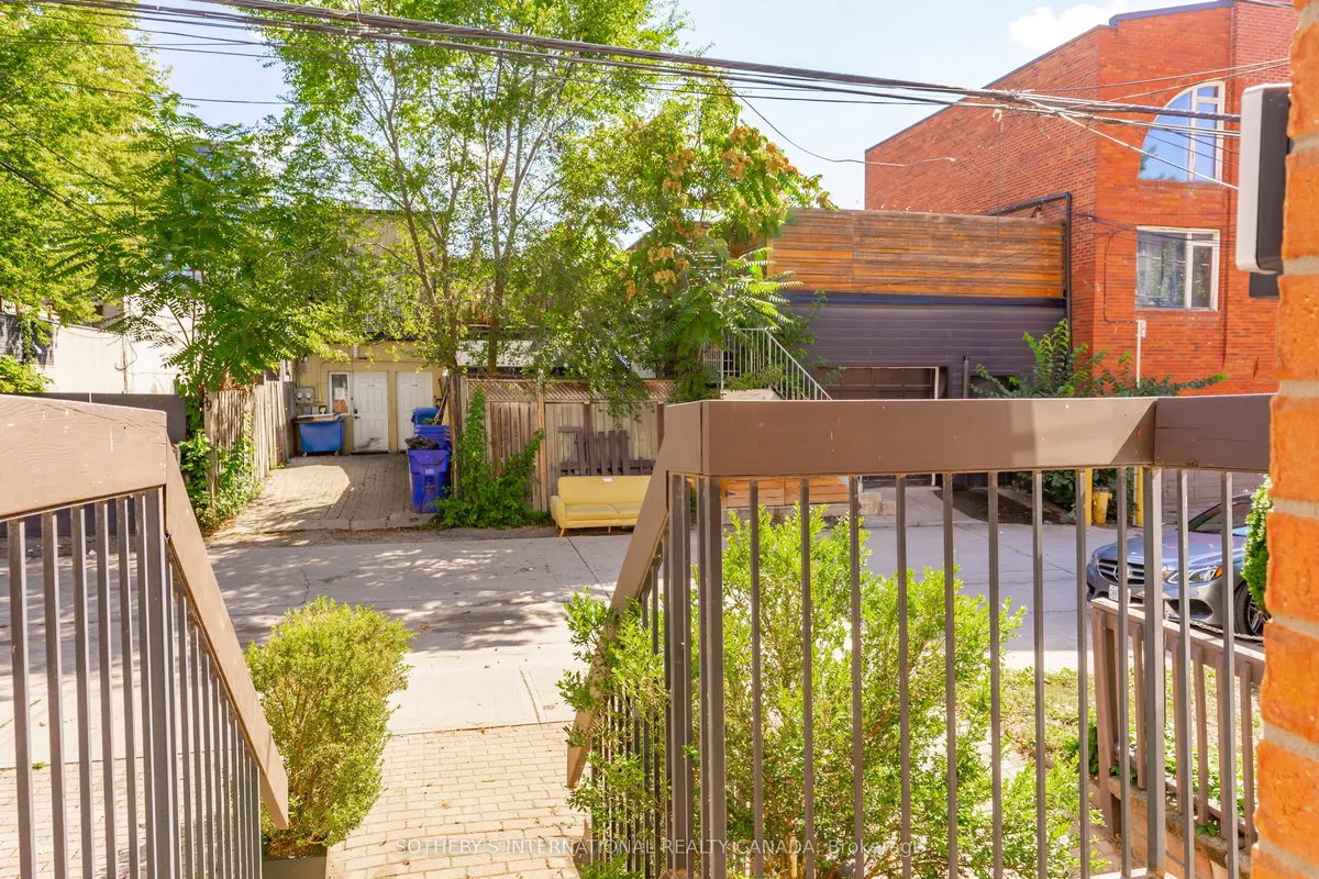 58A Poulett Street, ON M5A 1Z5