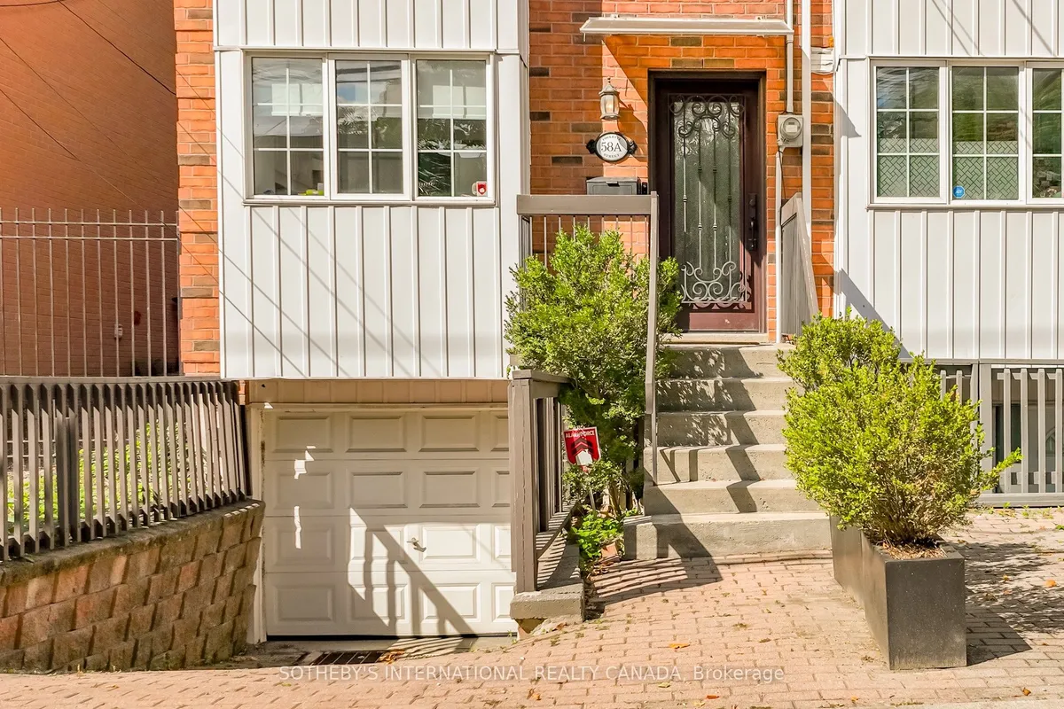 58A Poulett Street, ON M5A 1Z5