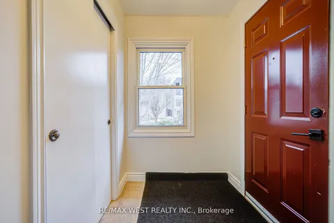 292 Horsham Avenue, ON M2R 1G4