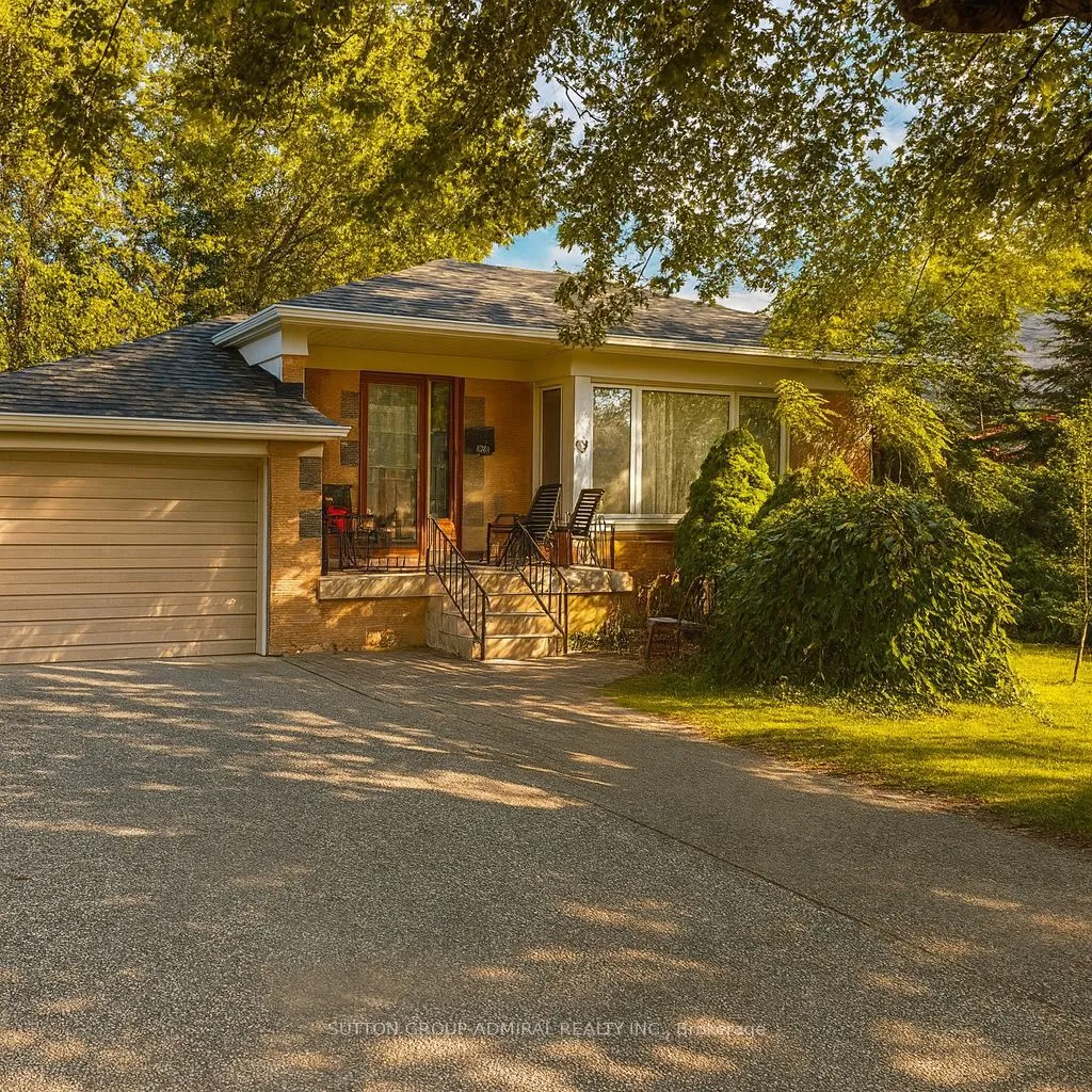 52 Acton Avenue, ON M3H 4G8