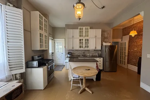 109 Gloucester Street, ON M4Y 1M2