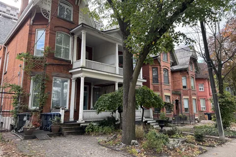 109 Gloucester Street, ON M4Y 1M2