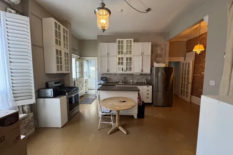 109 Gloucester Street, ON M4Y 1M2