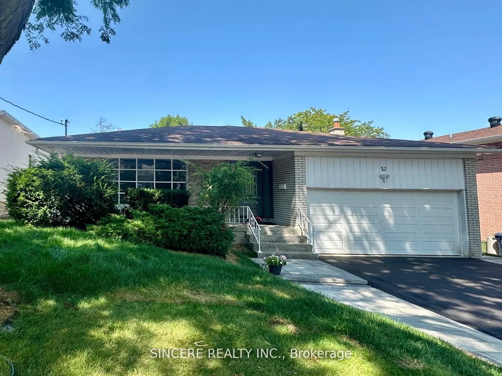 32 Colonnade Road, ON M2K 2L5