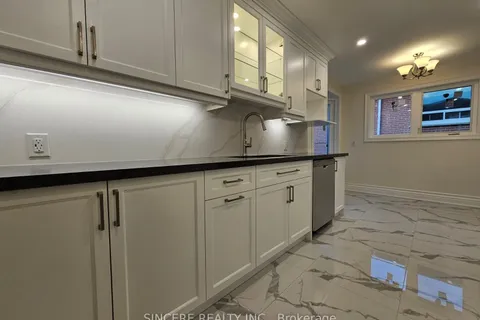 32 Colonnade Road, ON M2K 2L5