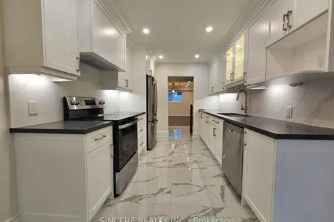 32 Colonnade Road, ON M2K 2L5