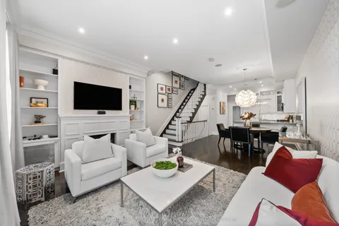 208A Merton Street, ON M4S 1A1