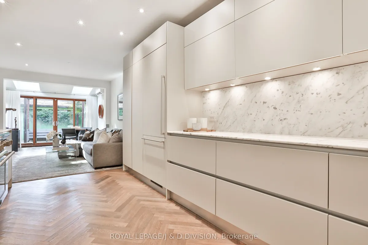 69 Sullivan Street, ON M5T 1C2