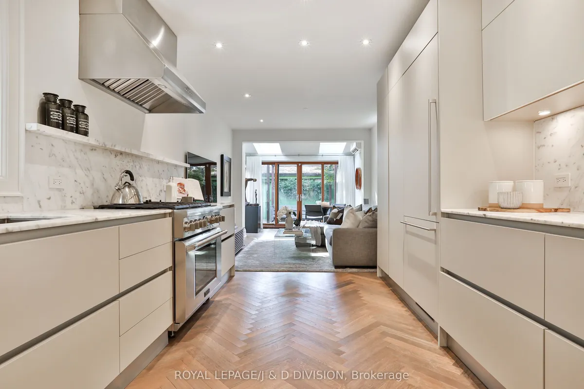 69 Sullivan Street, ON M5T 1C2