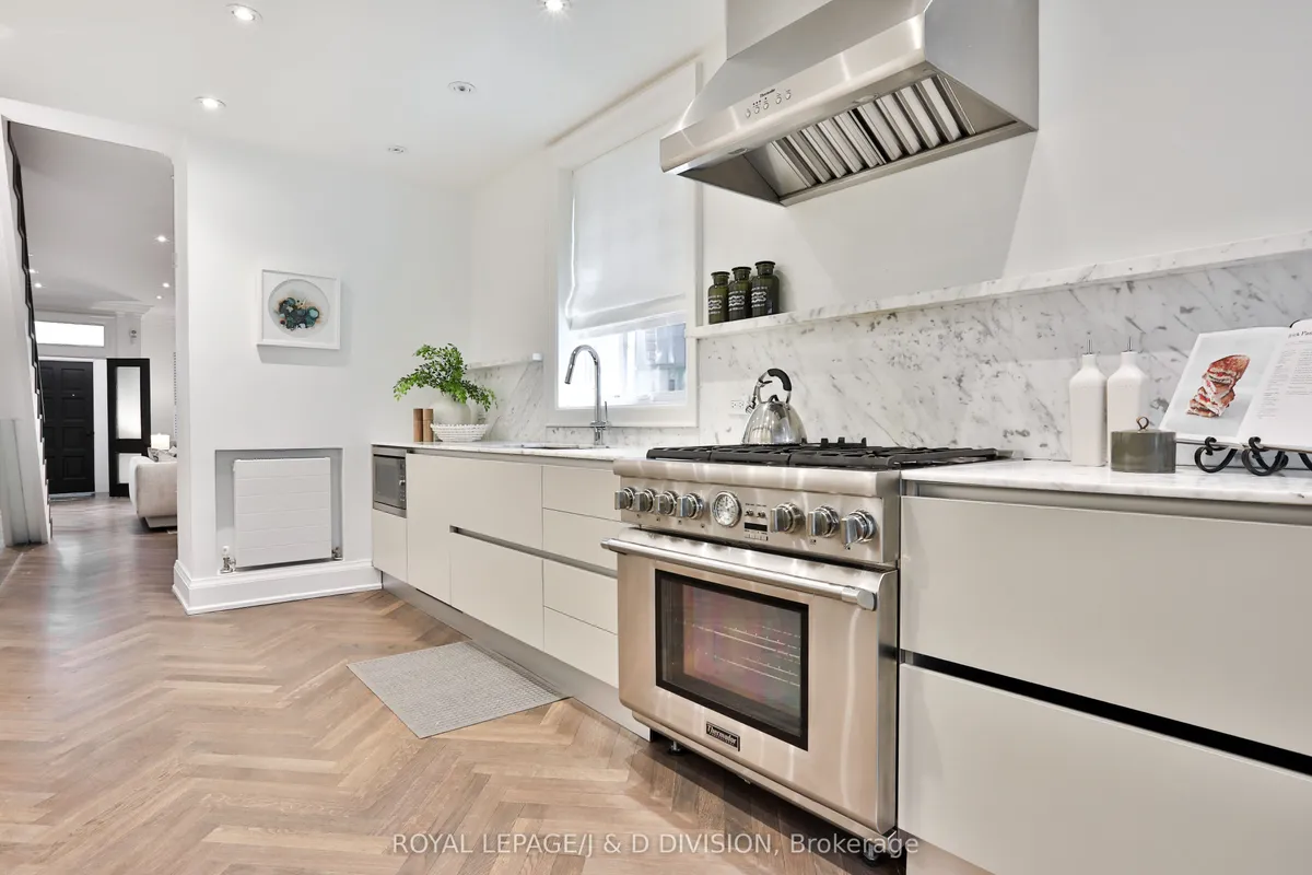 69 Sullivan Street, ON M5T 1C2