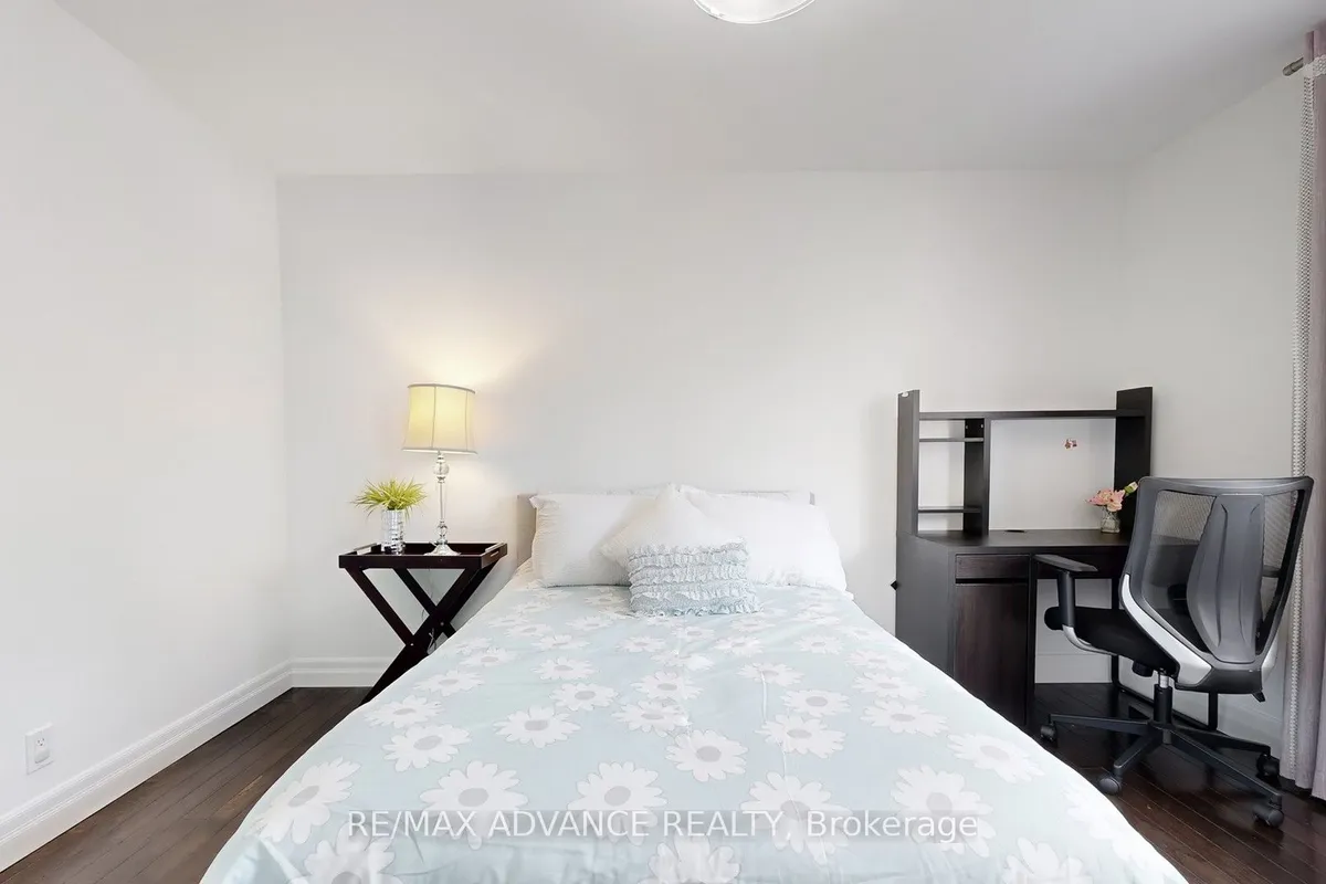 9 Carluke Crescent, ON M2L 2H7