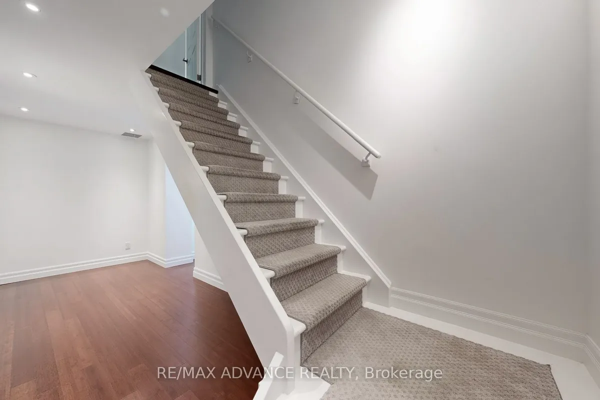 9 Carluke Crescent, ON M2L 2H7