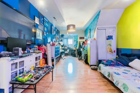 200 Ossington Avenue, ON M6J 2Z7