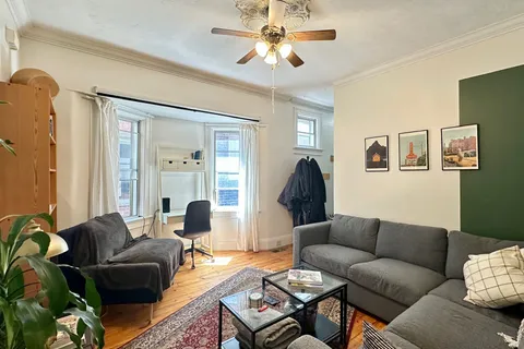 221 Albany Avenue, ON M5R 3C7