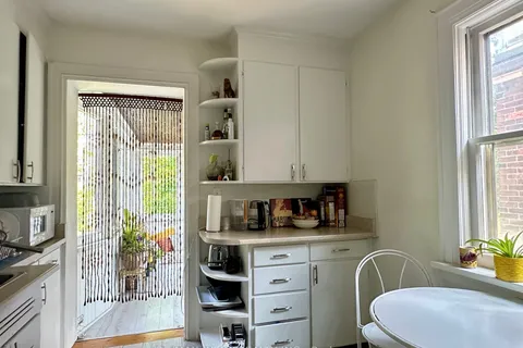 221 Albany Avenue, ON M5R 3C7