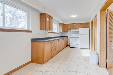 29 Doverwood Court, ON M2M 2G6