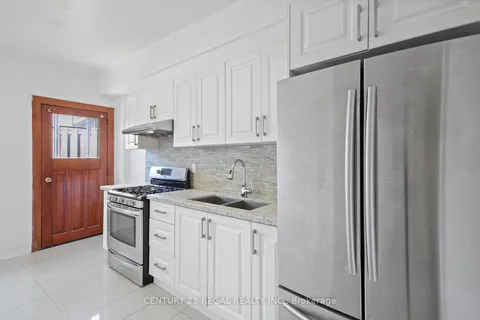 300 Montrose Avenue, ON M6G 3G8