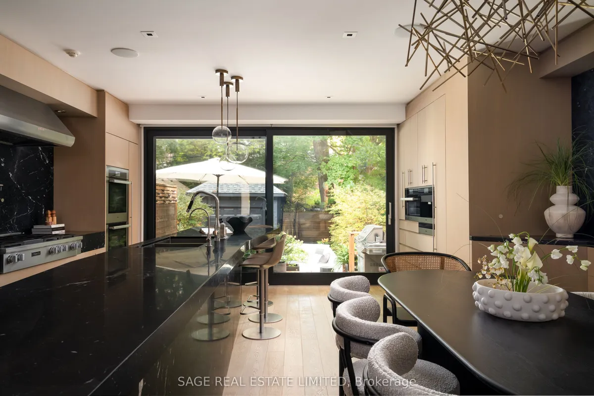 109 Hilton Avenue, ON M5R 3E8