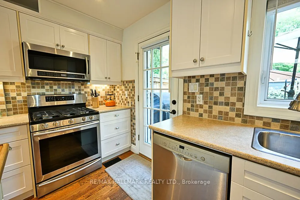 3318 Bathurst Street, ON M6A 2B6