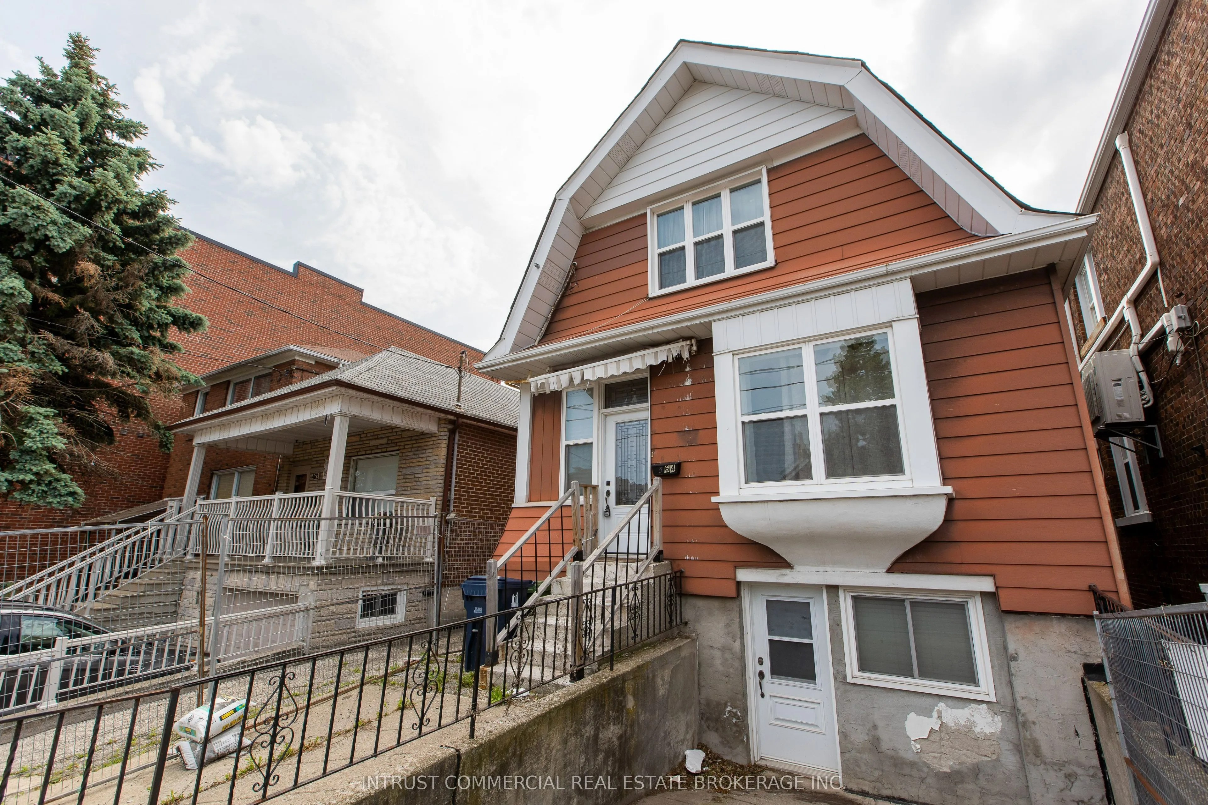 464 Oakwood Avenue, ON M6E 2W6