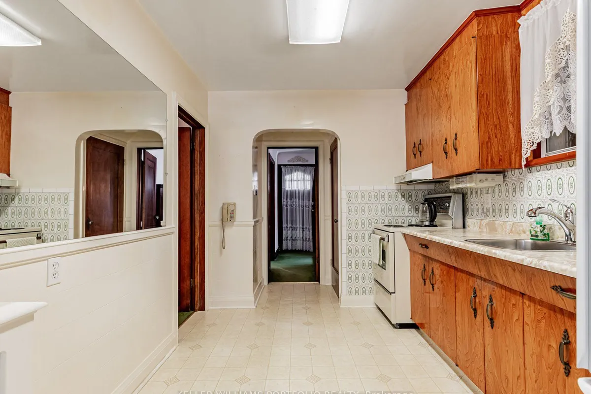 51 Glenavy Avenue, ON M4P 2T9