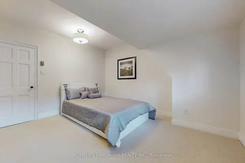 8 Killarney Road, ON M5P 1L8