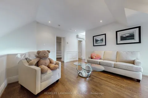 8 Killarney Road, ON M5P 1L8