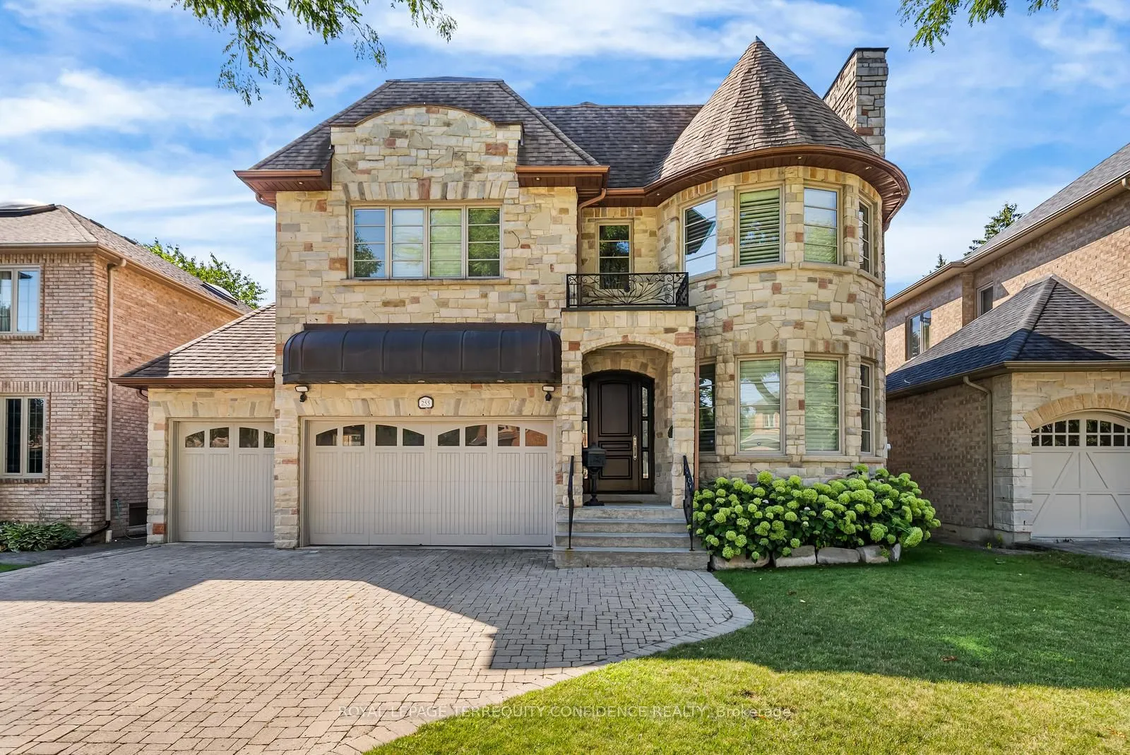 255 Dunview Avenue, ON M2N 4J3