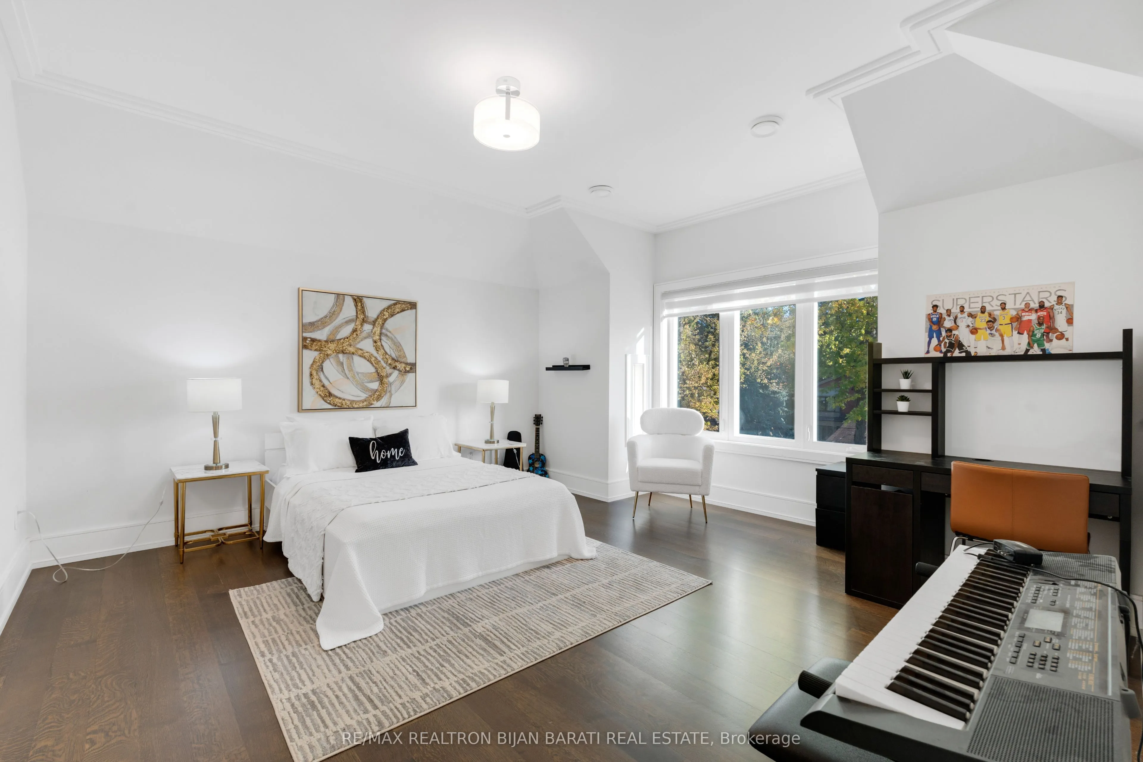 298 Hollywood Avenue, ON M2N 3L2