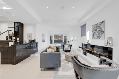 298 Hollywood Avenue, ON M2N 3L2