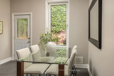 16 Boswell Avenue, ON M5R 1M4