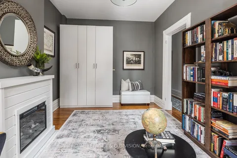 16 Boswell Avenue, ON M5R 1M4