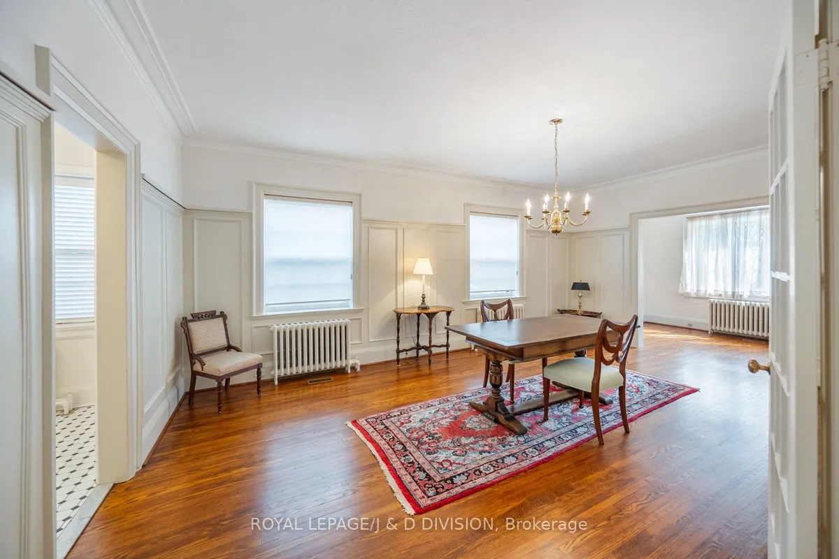 4 Highbourne Road, ON M5P 2J2