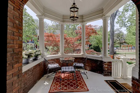 379 Huron Street, ON M5S 2G5