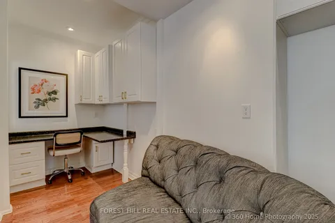 379 Huron Street, ON M5S 2G5