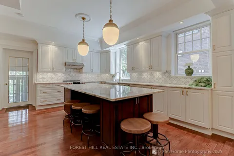 379 Huron Street, ON M5S 2G5