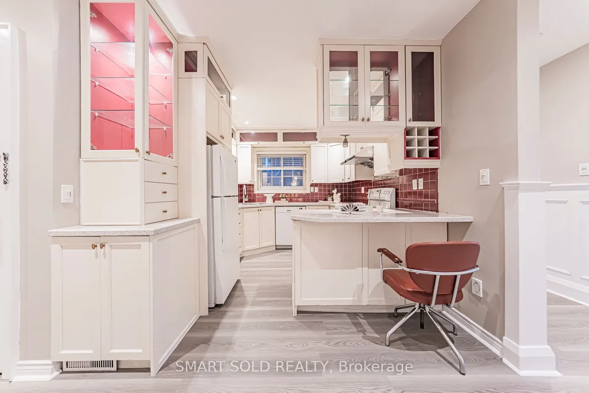 889 Avenue Road, ON M5P 2K7