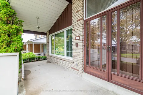 84 Charlton Boulevard, ON M2M 1B9