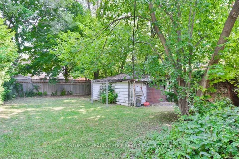 11 COLLINSON Boulevard, ON M3H 3B7