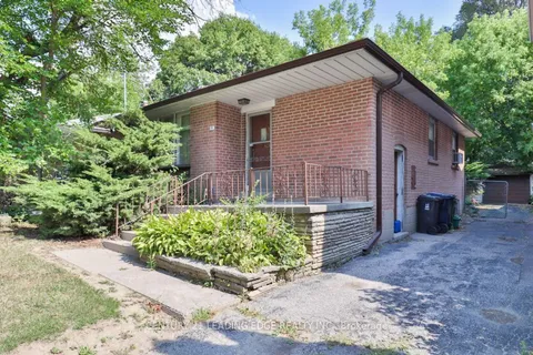 11 COLLINSON Boulevard, ON M3H 3B7