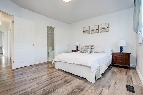 104 Tanjoe Crescent, ON M2M 1P7