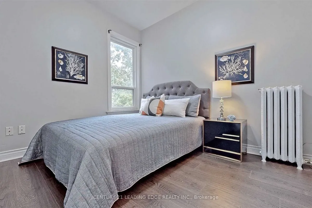 233 BORDEN Street, ON M5S 2N5