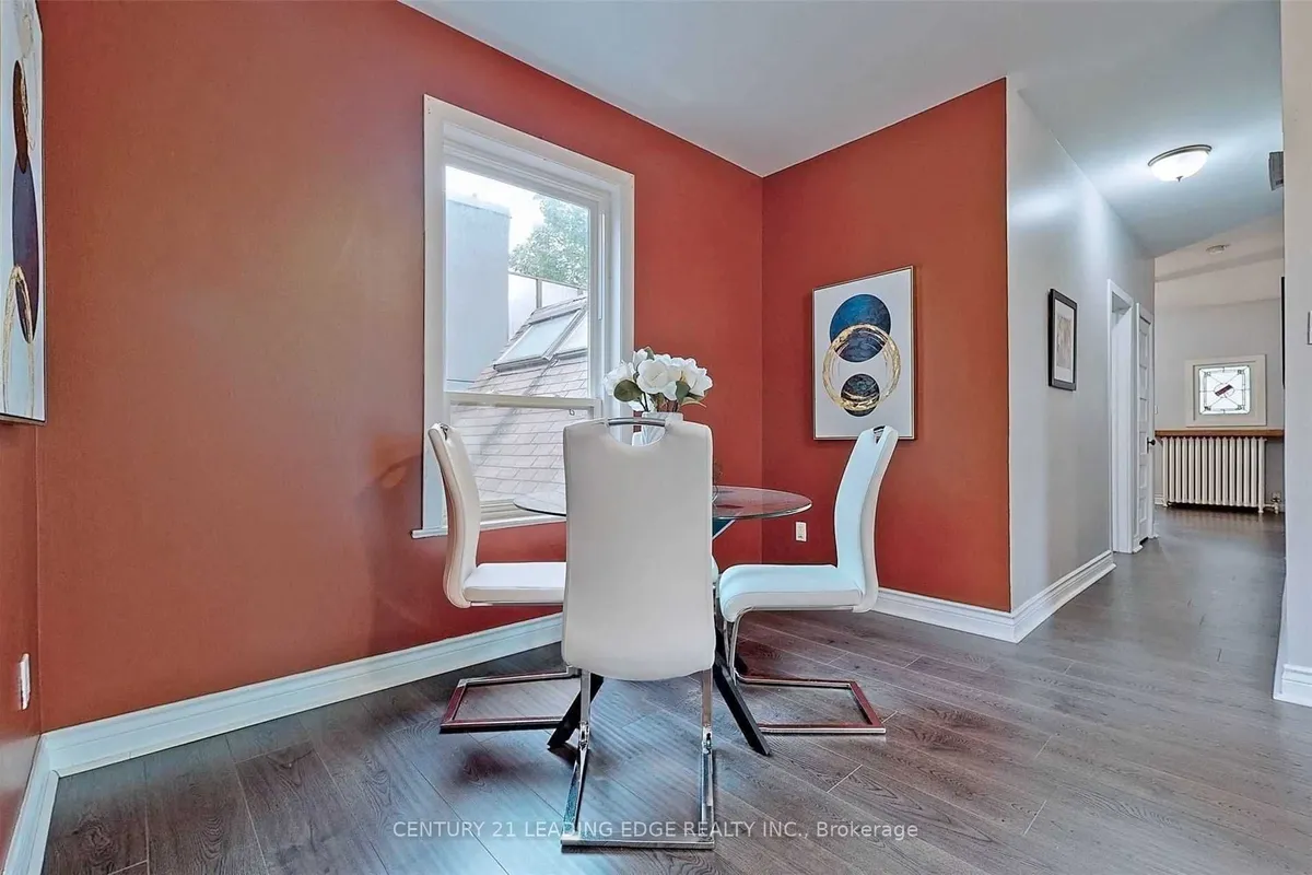 233 BORDEN Street, ON M5S 2N5