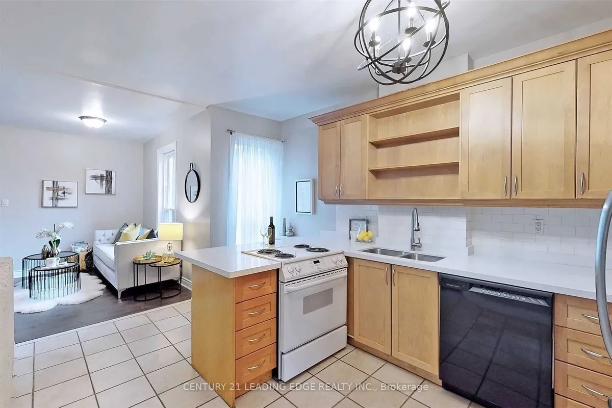 233 BORDEN Street, ON M5S 2N5