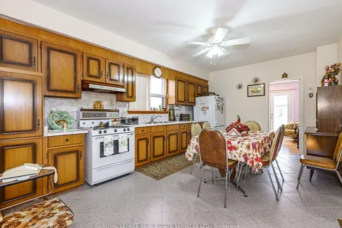 94 Montrose Avenue, ON M6J 2T7