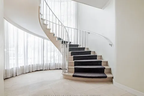 15 Ridelle Avenue, ON M6B 1H5